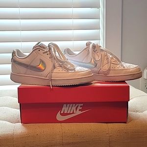 Nike Court Vision Lo, size 6, white